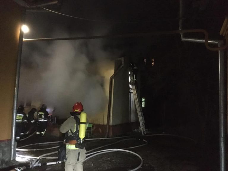 В Івано-Франківську під час пожежі врятували будівлю храму 5 В Івано-Франківську під час пожежі врятували будівлю храму