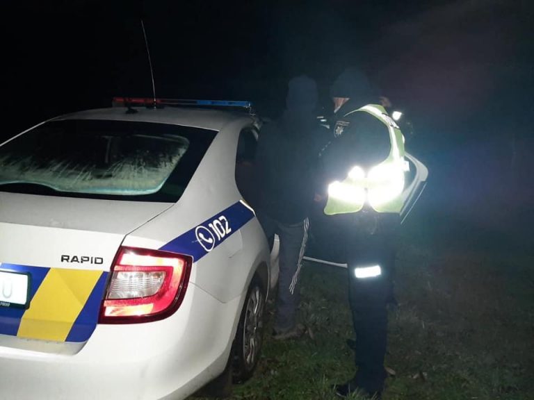 На Коломийщині поліцейські затримали крадіїв автомобіля (ФОТО) 6 На Коломийщині поліцейські затримали крадіїв автомобіля (ФОТО)