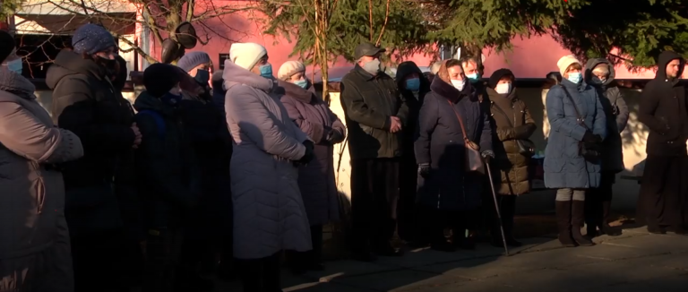 У Львові священник не впускає парафіян до храму (ВІДЕО) 3 134441882 219605512994137 8212527210723277545 n e1609232534597