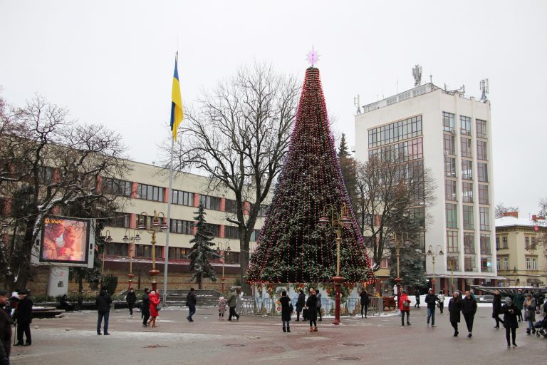 Люди Прикарпаття: біля головної новорічної ялинки у Франківську