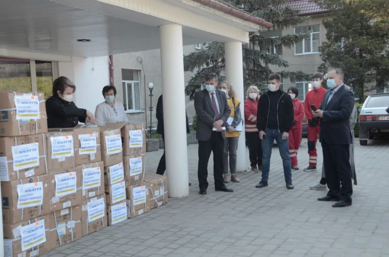 На Прикарпатті благодійний фонд "Покуття" забезпечує лікарні медичним киснем (ФОТО)