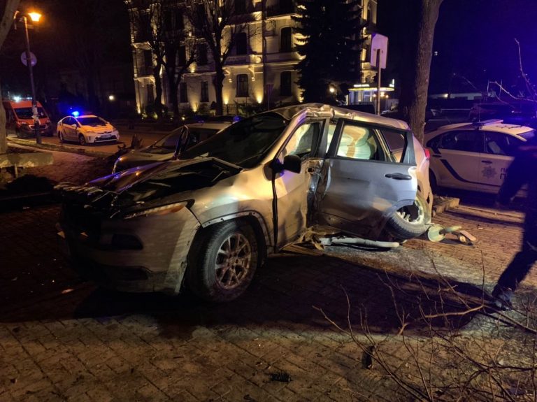 Збільшилася кількість потерпілих у карколомній ДТП на Грюнвальдській (ФОТО) 12 8adaa5a5 d286 4b16 98c3 8e0b34615ca8