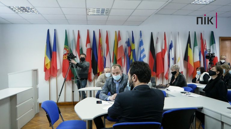 Проєкт обласного бюджету Франківщини-2021: чому зменшують видатки на медицину (ВІДЕО) 7 P1290317.00 00 22 27.Still001