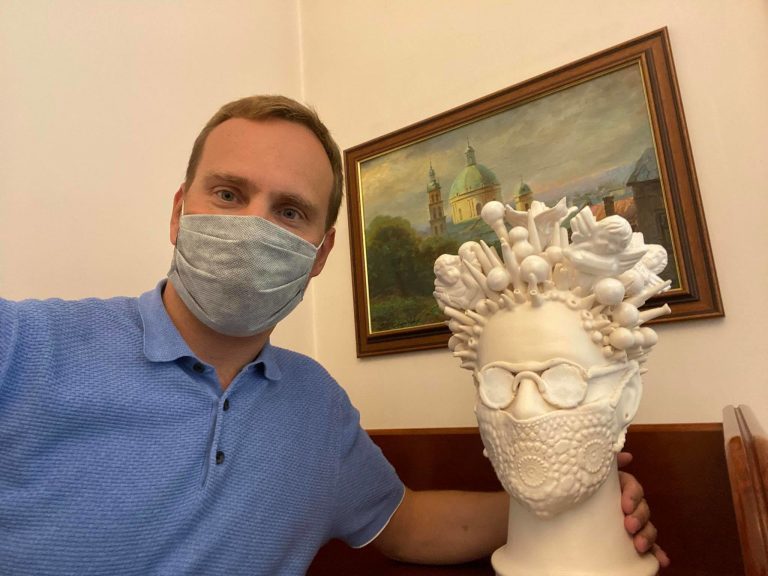 Авторитетний лікар зі Львова пояснив, чи треба збивати температуру при коронавірусі 4 При ковід треба збивати
