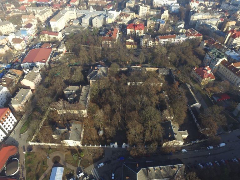 Мандри непомітним Івано-Франківськом: вулиця Замкова (ФОТО) 12 Палац Потоцьких Івано-Франківськ