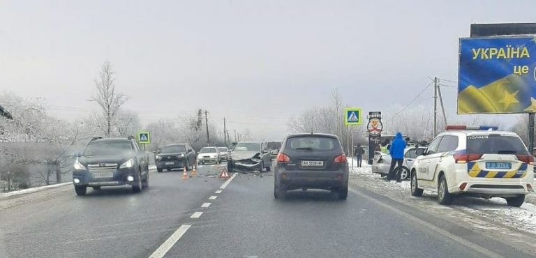 ДТП біля Надвірної: не розминулися дві автівки (ФОТО) 6 photo 2020 12 10 14 16 0311