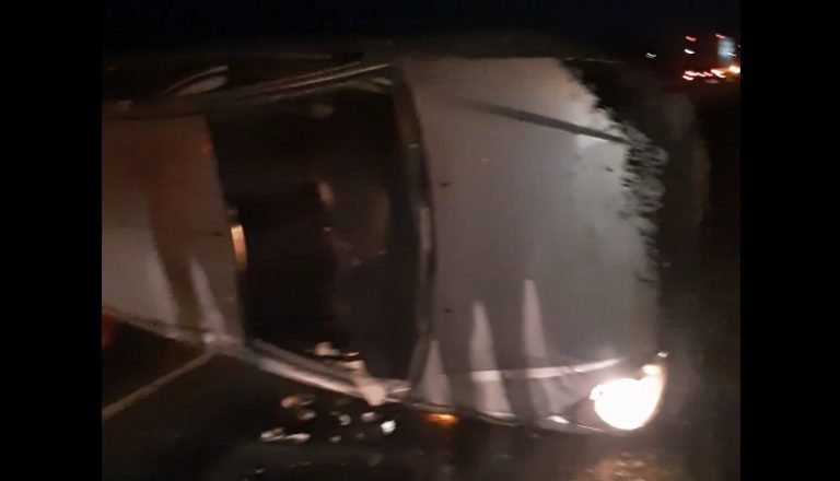 Нічна ДТП на Прикарпатті: перекинулася автівка на "бляхах" (ВІДЕО) 9 1 11