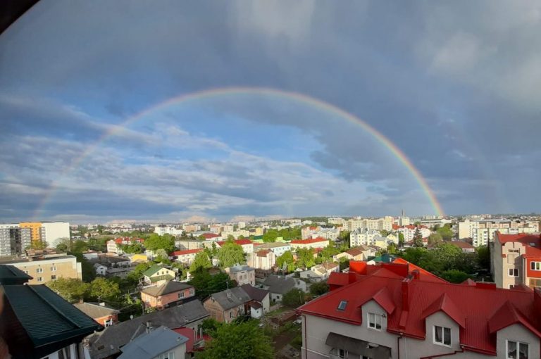 На Тернопільщині на Різдво засяяла веселка (ФОТО) 2 На Тернопільщині на Різдво засяяла веселка (ФОТО)