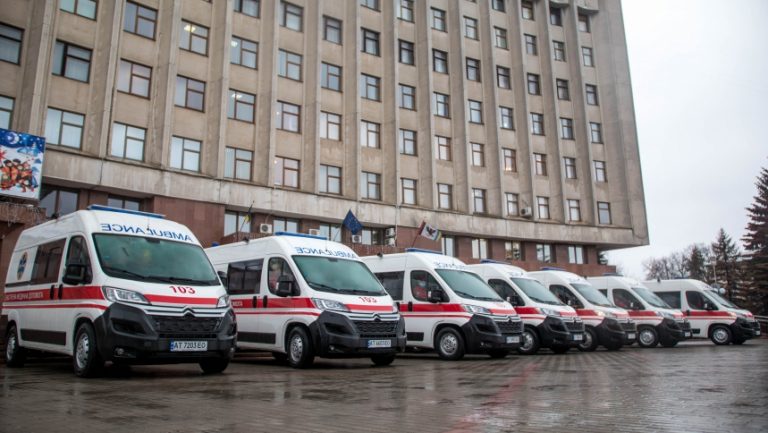 Медичні заклади Прикарпаття отримали сім спеціалізованих автомобілів швидкої допомоги (ФОТО) 6 1099134