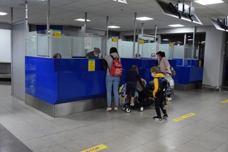 Став відомий список країн, після повернення з яких українці зобов'язані провести в самоізоляції 14 днів (ІНФОГРАФІКА)