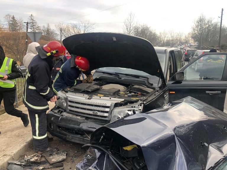 Аварійний день на Прикарпатті: зіштовхнулися "BMW" та "Range Rover" (ФОТО) 5 136033569 3568530866600056 6774319460512127013 n