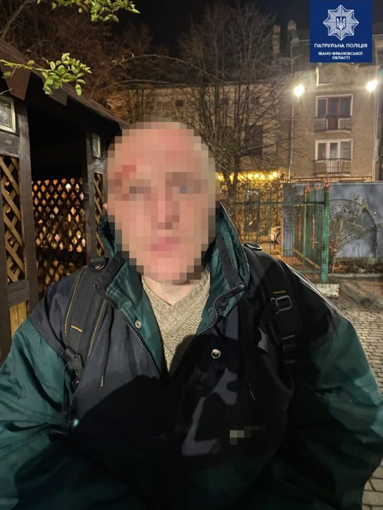 Чоловіка, що пошкодив вікно у церкві, затримали франківські патрульні (ФОТО) 11 138067402 3693497790734327 982352489856576939 o