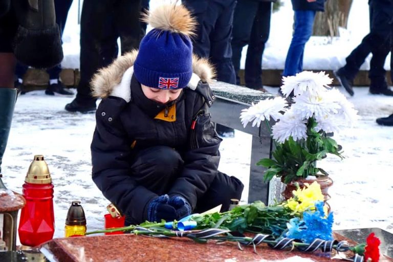 В Івано-Франківську вшанували пам'ять загиблих на Сході правоохоронців (ФОТО) 6 139565184 5358449924195604 4352266862505373018 n