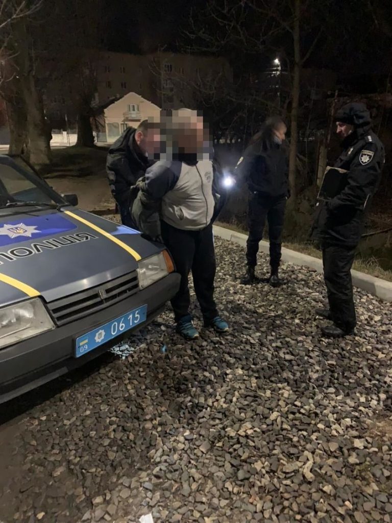 Житель Надвірної хотів пограбувати магазин 3 пограбування, Надвірна