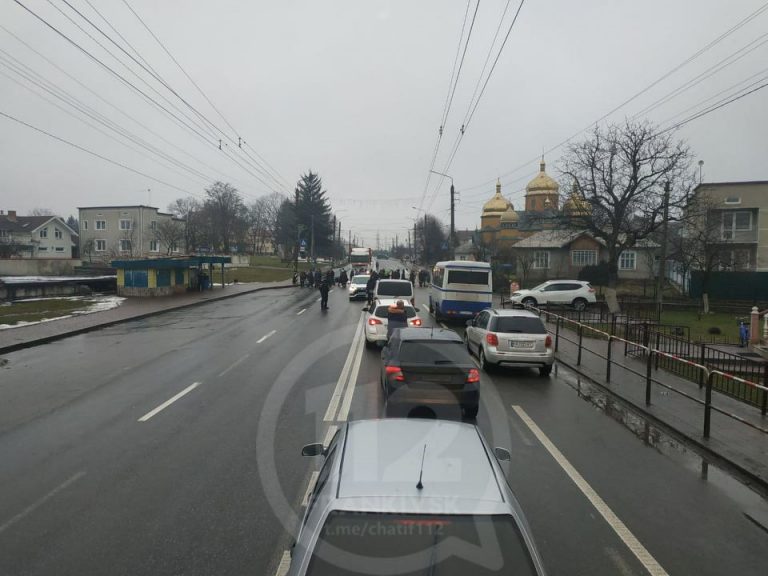В Ямниці знову протестні акції. Жителі перекрили дорогу 4 Ямниця, протести