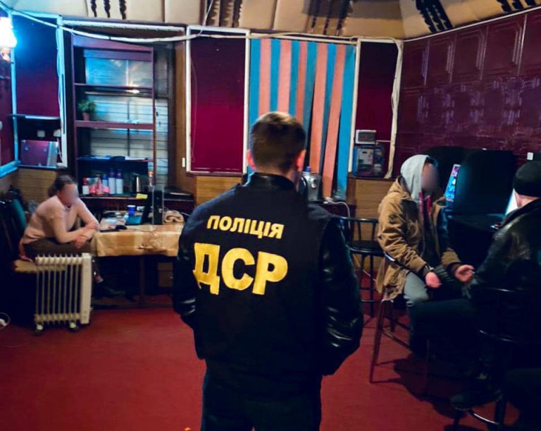 На Прикарпатті поліцейські закрили підпільний гральний заклад (ФОТО) 10 142552809 5401727519867844 3627791674066137360 n
