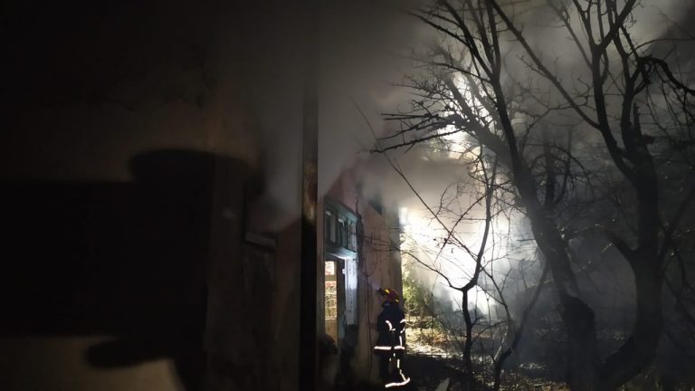 У Долині вогнеборці гасили пожежу будівлі (ФОТО) 2 142662660 3626779344108541 8334507388103279162 o