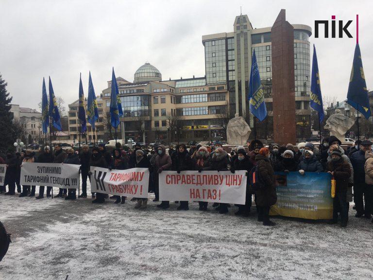 У Франківську відбувається тарифний протест: обуренню мешканців немає меж (ФОТО)