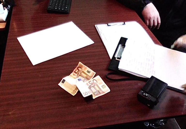 На Франківщині поліцейському пропонували 100 Євро хабаря (ФОТО) 13 144131495 5420570911316838 6858753860640240625 n