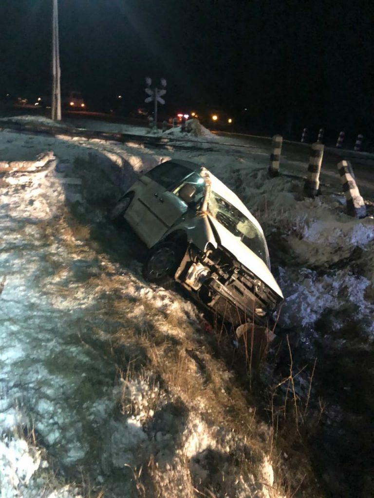ДТП на Прикарпатті: автомобіль злетів у кювет. Є постраждалі (ФОТО) 6 144571564 3641296875990121 5007997800058234068 o