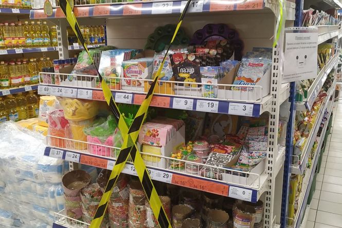 В Україні на час жорсткого карантину, в супермаркетах буде заборонено торгівлю будь-якими товарами.