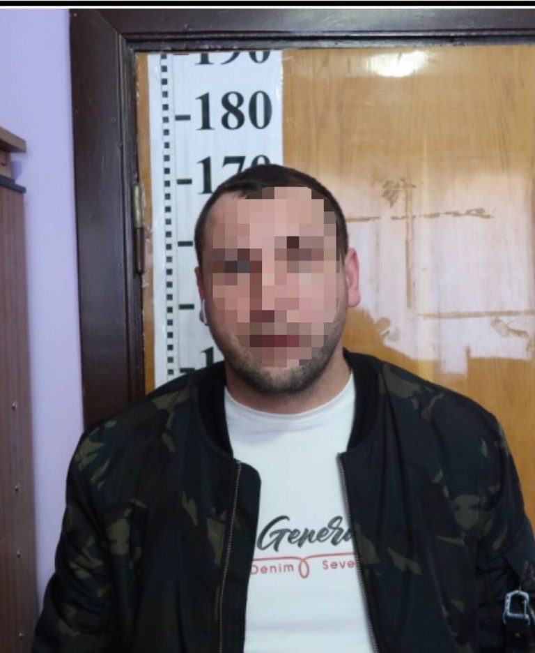 У жителя Коломийщини в автомобілі виявили пістолет (ФОТО) 8 1872baec 9787 40f7 ac48 7346b1c73c91