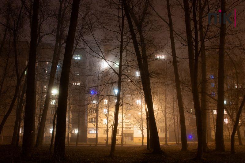Вечірній туман у Івано-Франківську сфотографував мандруючи  центральними вуличками міста фотограф