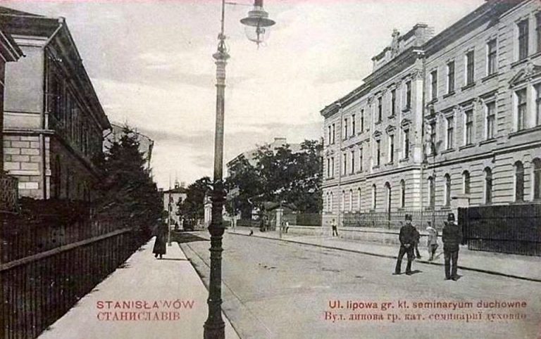 Ретро Франківськ: 114 років тому розпочалося навчання у Станіславівській семінарії (ФОТО) 13 67105834 2605275542830377 9129339586244247552 o