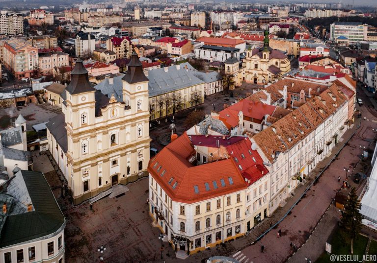 Вражаючі світлини різдвяного Івано-Франківська з висоти пташиного польоту (ФОТО) 7 8 3