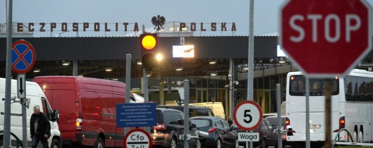 У Польщі назвали умову за якої українцям не треба відбувати 10-денний карантин 3 У Польщі українцям дозволили не відбувати 10-денний карантин