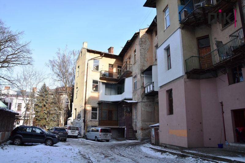 Івано-Франківськ навиворіт: вулиця Грушевського (ФОТОРЕПОРТАЖ) 44 DSC 0245 scaled