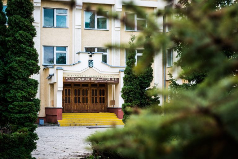"Для захисту Вітчизни": у Франківському ліцеї осучаснили кабінет (ВІДЕО) 14 efdeb1 cfbec83f1d4b4a38bebf82b1ff4819a6 mv2 d 2048 1367 s 2