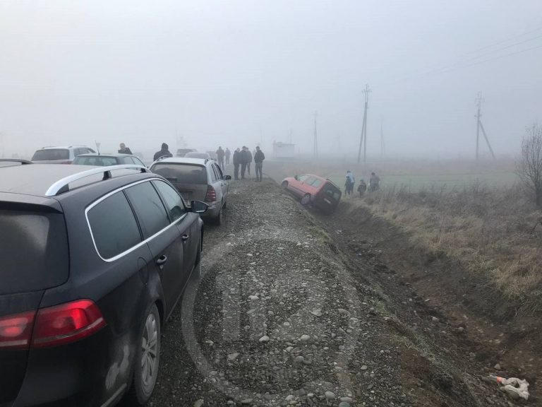 ДТП на Прикарпатті: зіштовхнулися одразу три автівки (ФОТО) 1 photo 2021 01 06 10 25 26