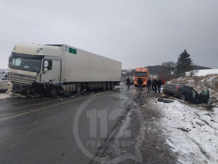 ДТП на Прикарпатті: рух транспорту перекрито (ОНОВЛЕНО) 6 photo 2021 01 14 14 59 47