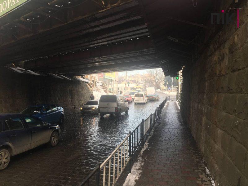 Мандри непомітним Івано-Франківськом: міст-тунель на Вовчинецькій (ФОТО) 15 Міст-тунель у Франківську