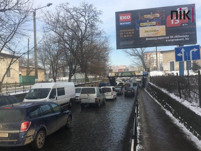 Мандри непомітним Івано-Франківськом: міст-тунель на Вовчинецькій (ФОТО) 16 Міст-тунель у Франківську