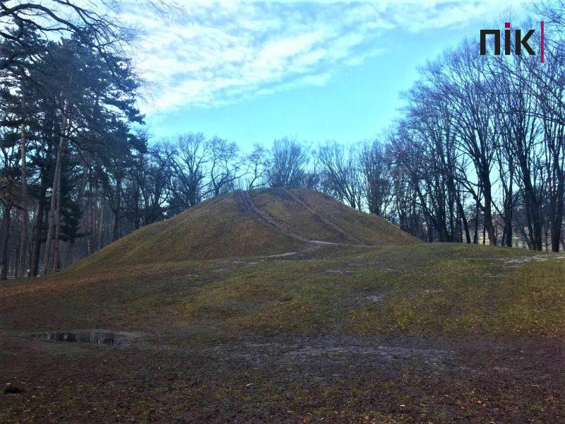 Мандри непомітним Івано-Франківськом: пагорб в парку (ФОТО) 8 Пагорб в парку Івано-Франківська