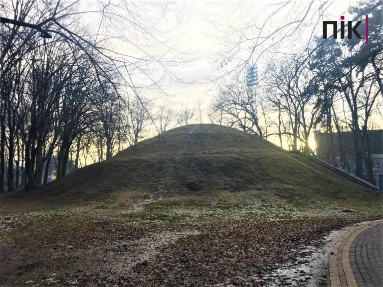 пагорб в парку Івано-Франківська
