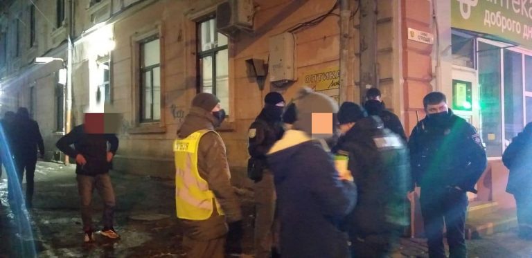 "Погрожували та лаялись": у Франківську затримали групу порушників (ФОТО) 4 144560055 1997989160341334 9035023357258487424 o