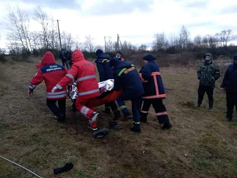 На Рожнятівщині ДСНСники врятували рибалку, який провалився під кригу (ФОТО/ВІДЕО) 2 146077132 3651930321593443 9173441334438574757 n