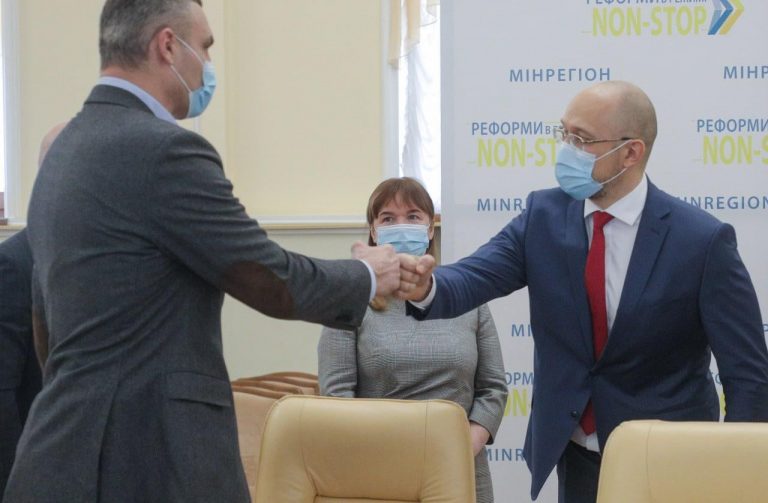 Тарифи на тепло і гарячу воду не зростуть - Денис Шмигаль