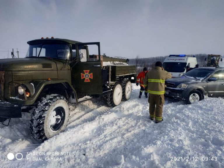 На Городенківщині у сніговий замет потрапили 8 автомобілів (ФОТО) 10 148943335 3671270022992806 654559994464482544 n