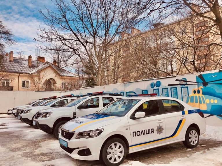 На Прикарпатті поліцейським вручили нові автомобілі (ФОТО) 3 На Прикарпатті поліцейським вручили нові автомобілі (ФОТО)