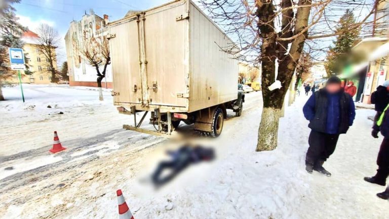Поліція розслідує смертельну аварію в Надвірній, де загинув чоловік-пішохід (ФОТО) 9 150123406 5495417637165498 7413404984910378906 n