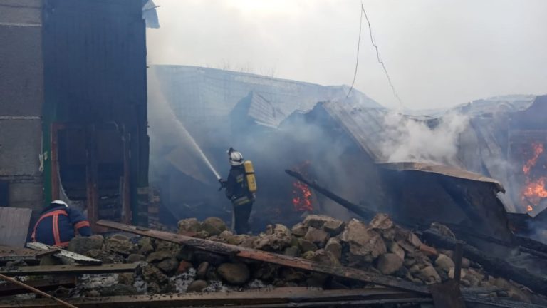 Пожежа на Долинщині: горить житловий будинок (ФОТО) 11 150896356 3679358152183993 6398476214738094832 o