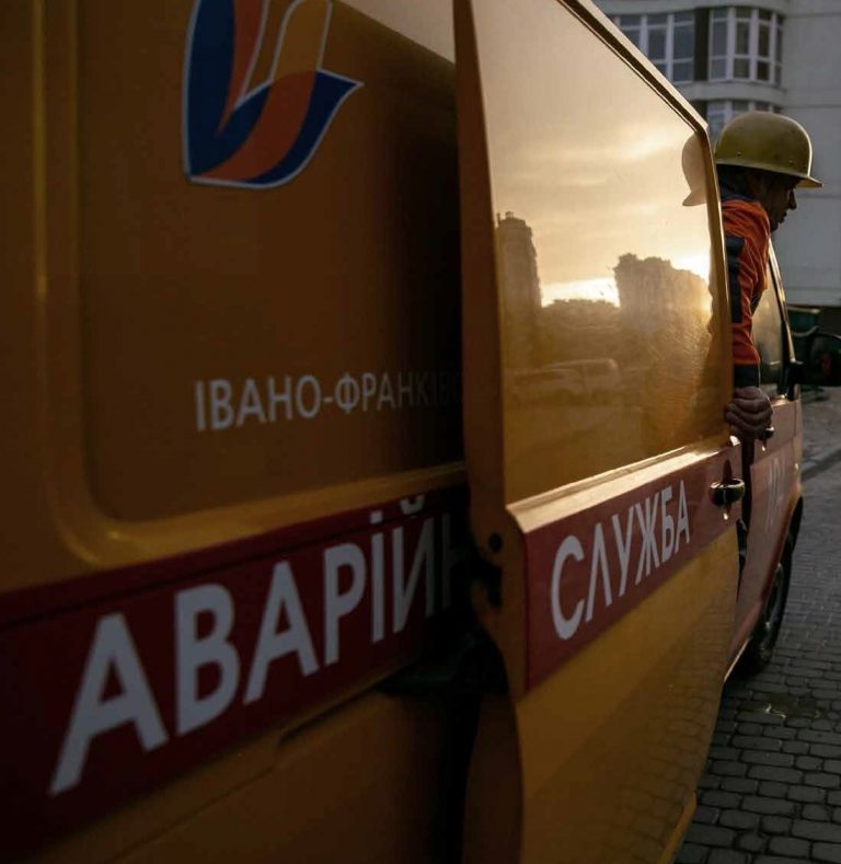 Зачепив газопровід: мешканець Івано-Франківщини залишив без газу 13 квартир 1 У Смодній і Косові на декількох вулицях ще не включили газ