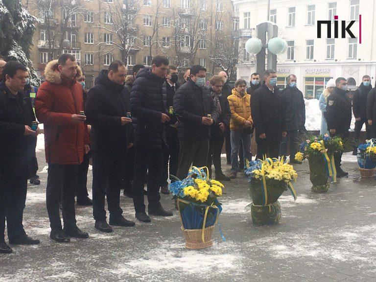 У Івано-Франківську вшановують пам'ять Героїв Небесної Сотні (ФОТО) 1 У Івано-Франківську вшановують пам'ять Героїв Небесної Сотні (ФОТО)