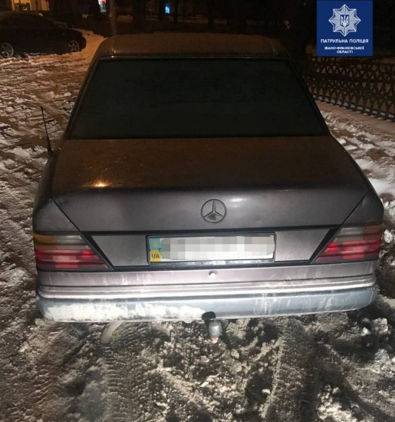 У Франківську водій порушив правила та мав при собі підроблені документи (ФОТО) 8 151348909 3792515507499221 6857173740237181285 o