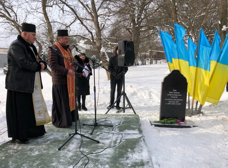 У Калуші отець -"афганець" освятив символічну плиту, де встановлять пам'ятник нашим воїнам, що загинули на чужині (ФОТО) 7 1613212102 2b217765599246f6153c large