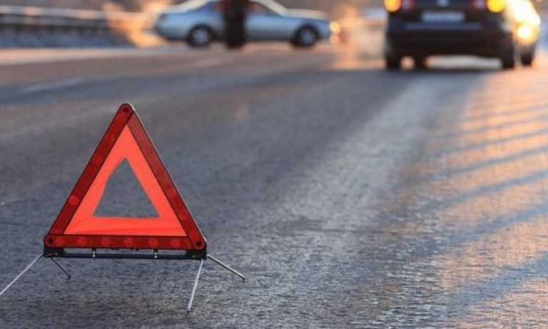 В Долині перекинулося авто. П'яного водія та ще двох пасажирів доставили до лікарні 12 Долина, ДТП